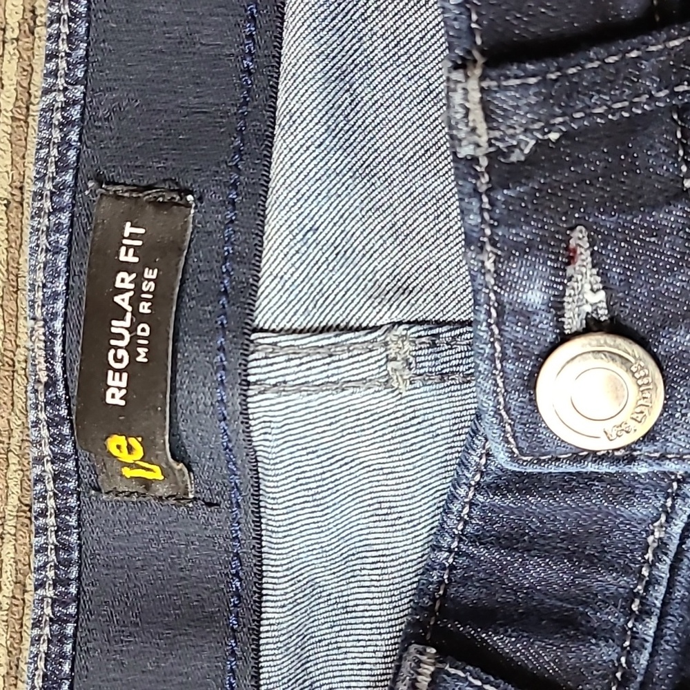 Lee Regular Fit Capris - Picture 4 of 11